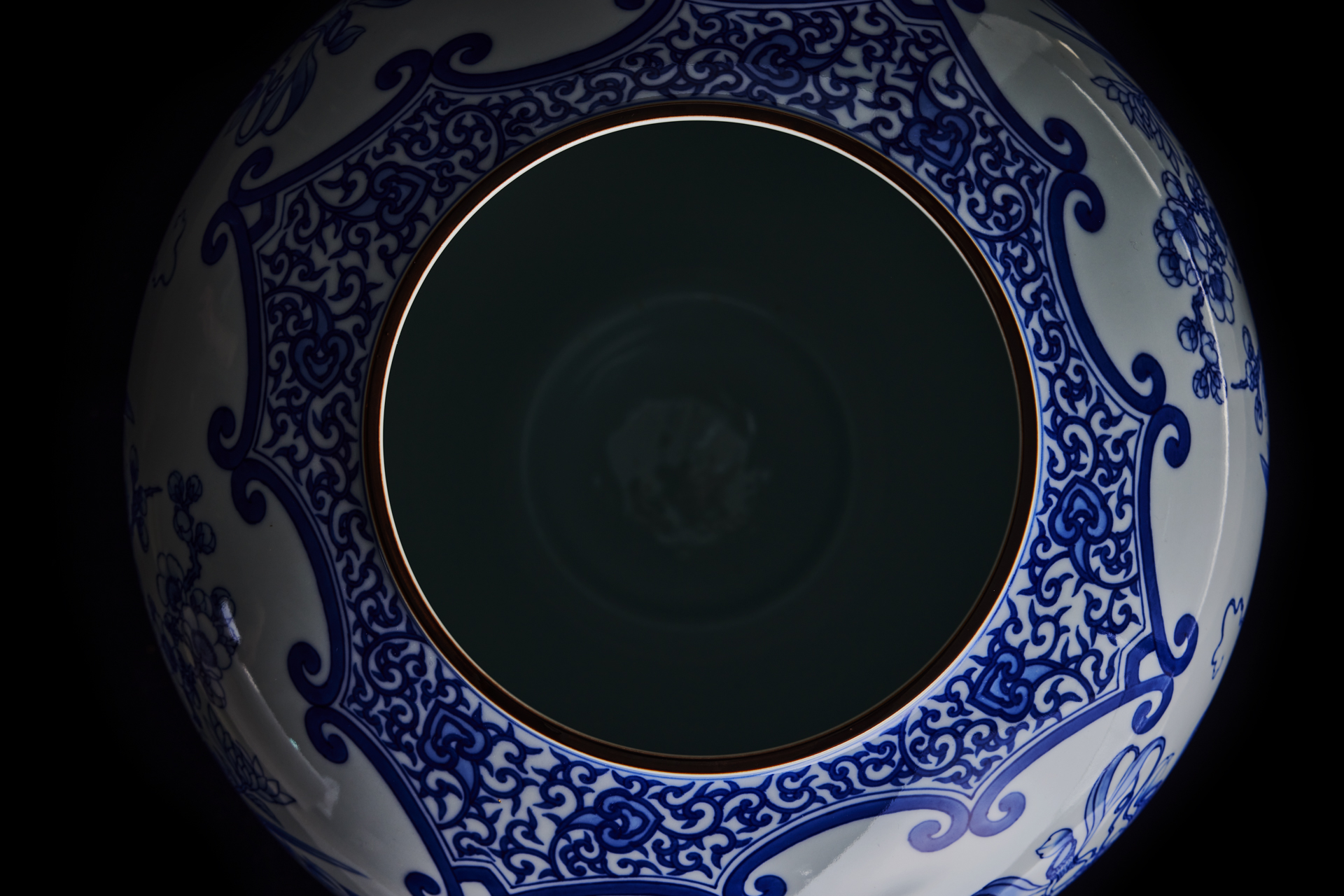 黄地青花花卉文盤◇出光美術館収蔵品◇明時代・成化年製在銘◇23-06-19